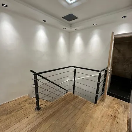 Maison De *